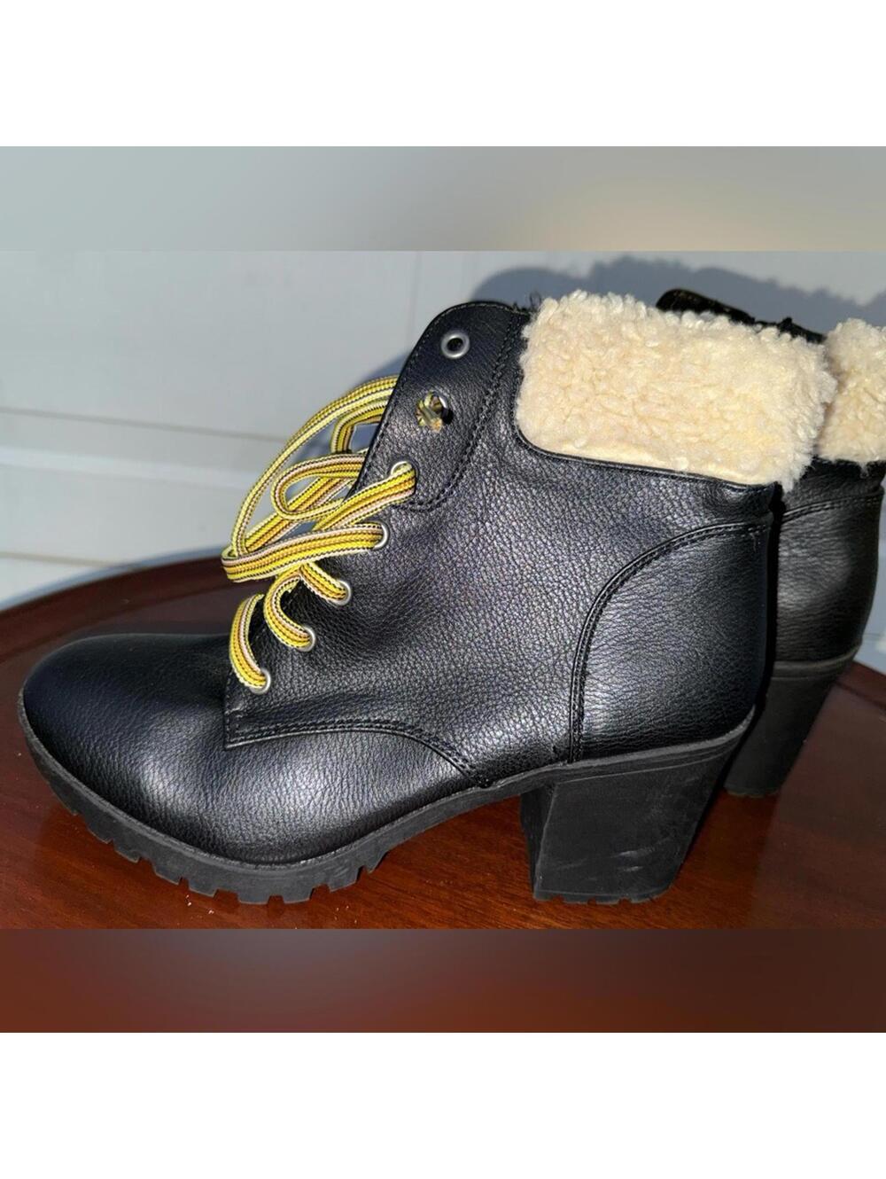 Time and Tru Black Lace Up Combat Boots Fur Lined Chunky Heel Women’s 9.5